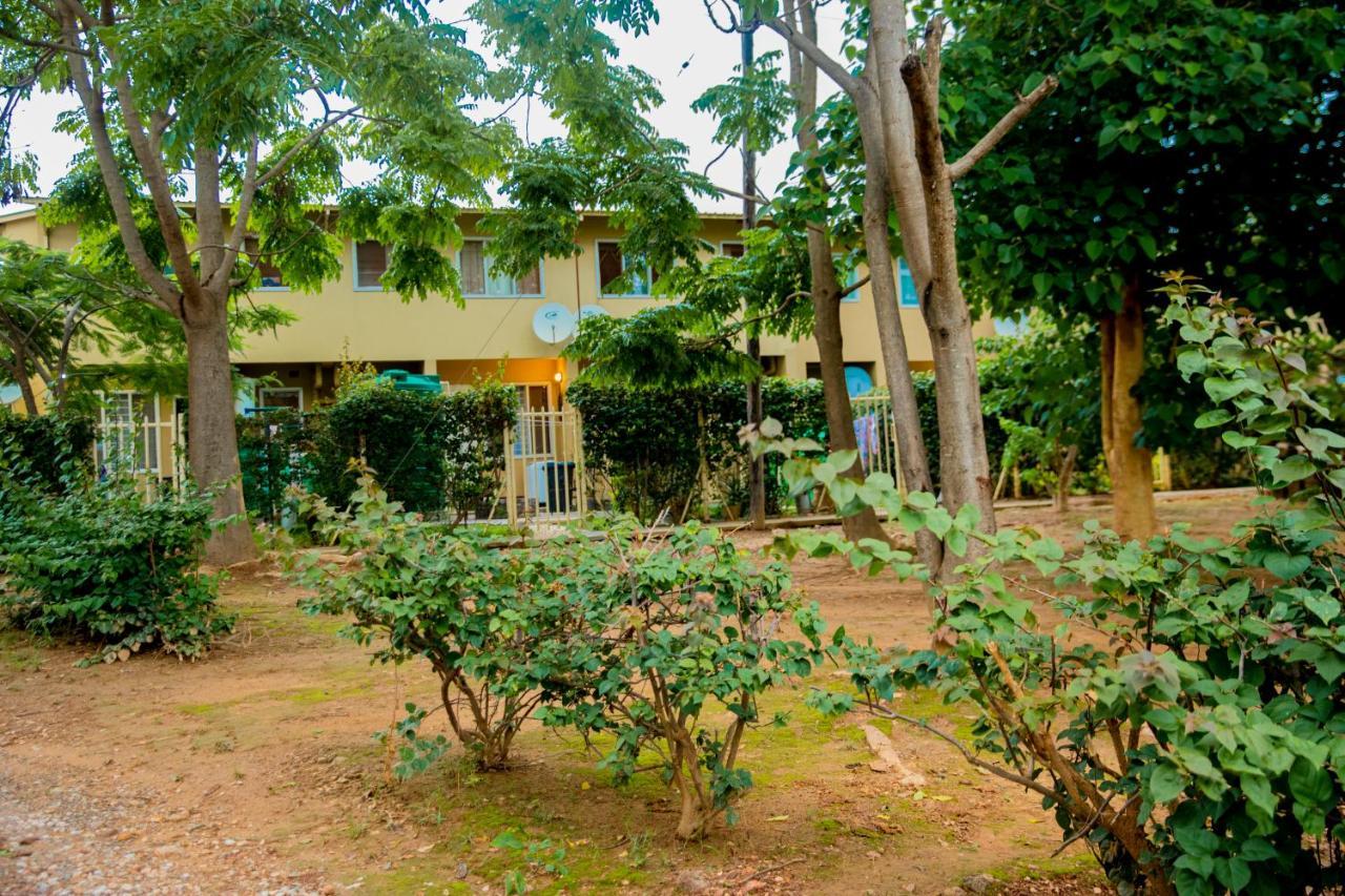Sanctuary Aparthotel-Ac-Garden- Solar-Wi-Fi -Firepit-Park-Carport Lusaka Eksteriør billede
